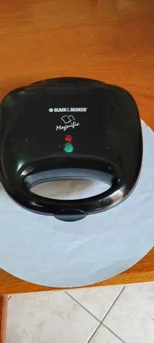 Sanduicheira Black & Decker Magnific
