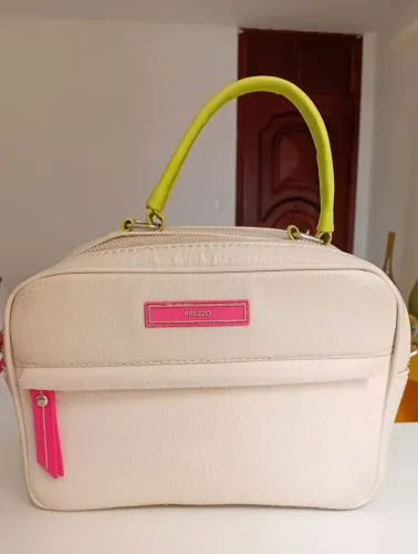 Bolsa Arezzo - Bege com detalhes em verde e rosa