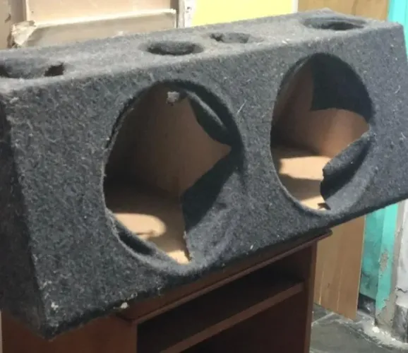 Caixa Selada para 2 Subwoofer de 12, Carpetada feita com Madeira Maritima