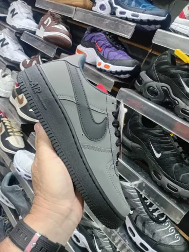 Tênis Nike Air Force 1 Cinza