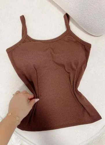 Camiseta Regata Feminina Canelada com Bojo - Modelo Justo e Alça Bárbara