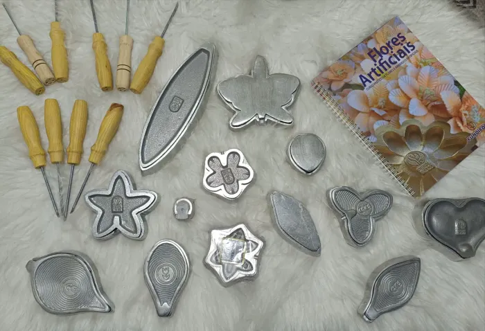 Kit para confecção de flores em EVA + manual do Curso