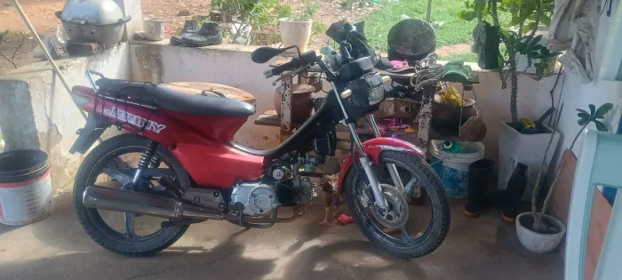 Jonny cinquentinha Moto boa com parte de força de pop
