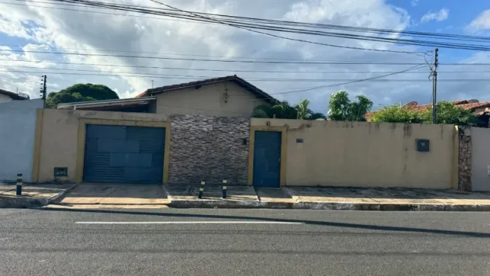 Casa / Terreno / Ponto Comercial na Av. Visconde da Parnaíba Ininga Teresina
