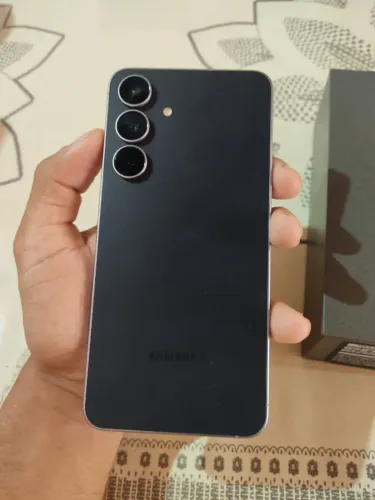Samsung S25 FE 5G, 128GB, 8GB RAM, 1 MÊS DE USO, NOVINHO