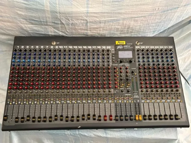 Mesa de Som Profissional Peavey 32FX (32 Canais) - No Estado