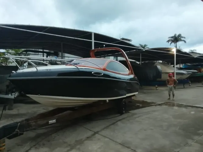LANCHA 2011 FS220 CABINADA