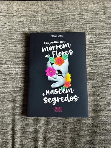 Livro Um Jardim Onde Morrem As Flore - Stefany Borba