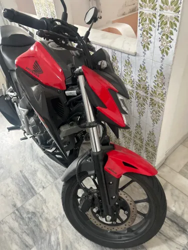 Moto com apenas 250 km nova