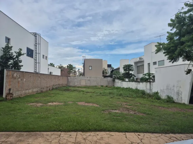 Vende-se terreno com 457,63 m2 no Cond Florais Cuiabá em Cuiabá MT