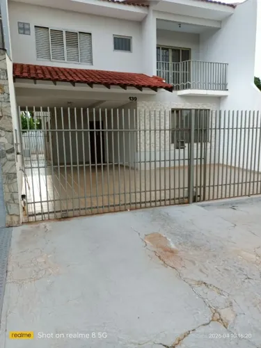 Sobrado com ótima localização, próximo a Av. Colombo.