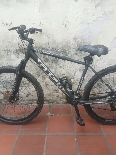 Vendo bicicleta GTSM1 Advanced aro 29 cor preta
