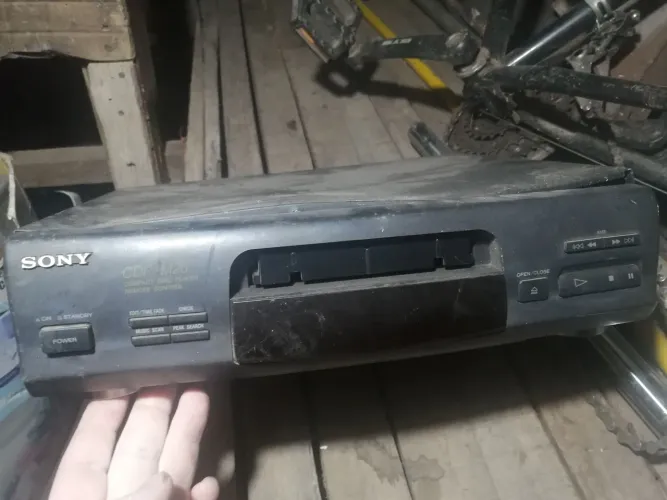 Toca CD sony pra uso de peças, leia a descrição!