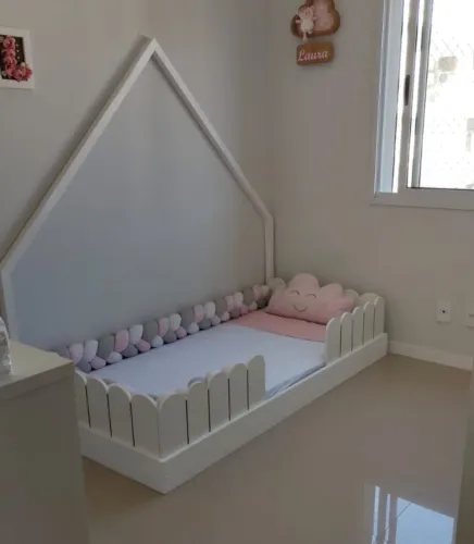 Cama solteiro montessoriana com colchão 