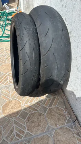 Pneus moto esportiva 120/70/R17 e 180/55R17