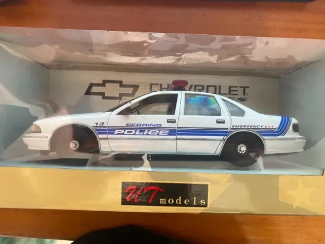 Miniatura UT Models Caprice 1996 Sebring Police 1/18