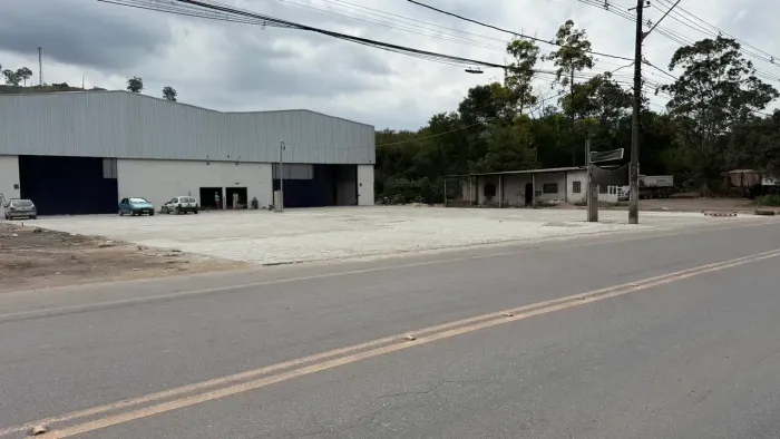 Alugo 1 galpão 1200m2 cada c/ponte rolante de ate 15 toneladas e area de 1500 m2 de estaci