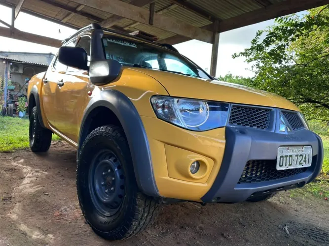 Mitsubishi L200 Triton Savana 3.2 CD TBI Dies. Mec. 2013