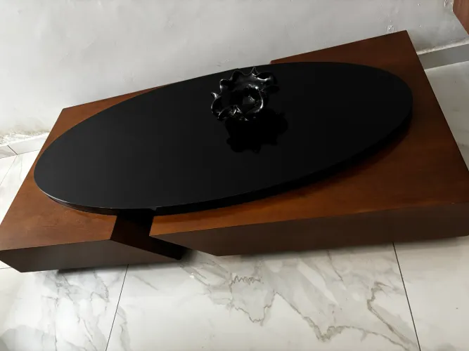 Mesa de centro laca com madeira maciça