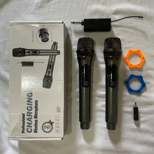 Microfone dinâmico sem fio recarregável