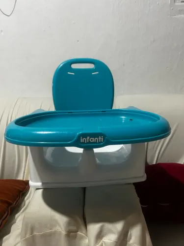 Cadeirinha infantil para comer