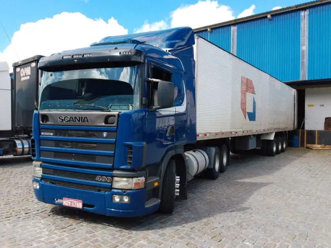 Scania 124/400 2003 carreta baú 2006