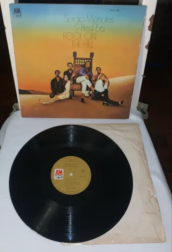 Vinil Sérgio Mendes e Brasil 66 Fool on the Hill impecável