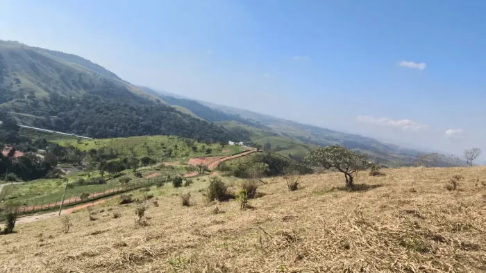 Terreno próximo à Guararema 