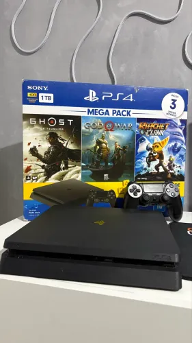 Ps4 slim de 1TB semi novo