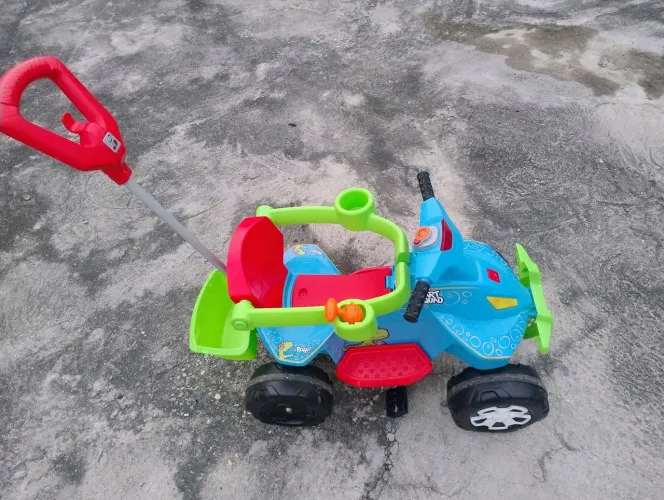 Triciclo Infantil com Haste de Empurrar