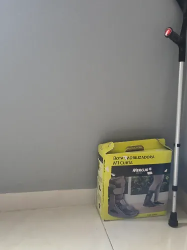 Bota Ortopédica + Muleta um lado