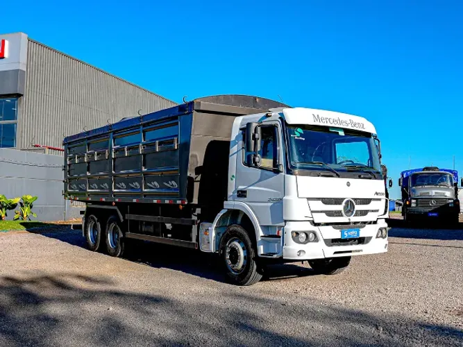 MERCEDES BENZ ATEGO 2430 6x2 CAÇAMBA AGRICOLA