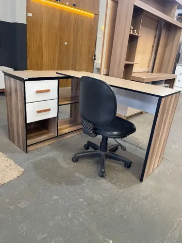 MESA DE ESCRITÓRIO COM 2 GAVETAS R$499,99