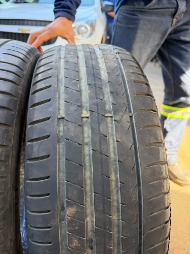 Pneu Pirelli Scorpion 235/45 R19