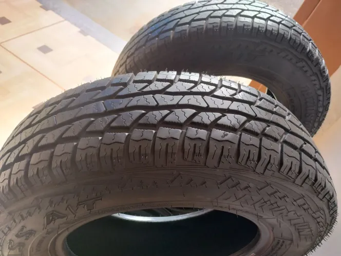 Vendo 2 pneus em excelente estado praticamente novo 175-80. 14