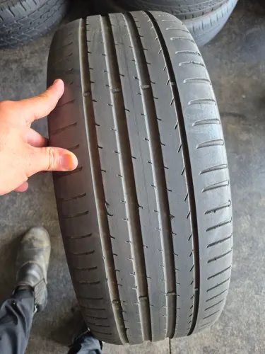 Um pneu 235/45/19 pirelli meia vida para jeep compass renegade é outros (230 em 3× no ct