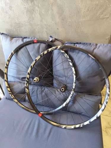 Rodas Fulcrum Red Zone 700