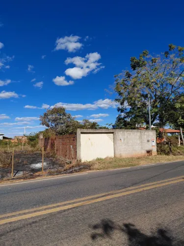 VENDO TERRENO, MURADO COM PORTÃO E COM ÁGUA E LUZ INSTALADA !!