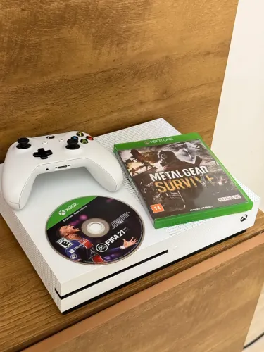 Xbox One S 1TB com Fifa 18 e Controle