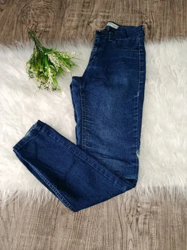 Calças jeans feminina Tam. Na descrição
