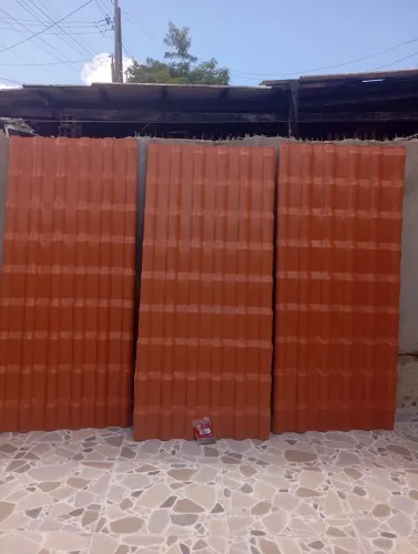 3 Telhas PVC em perfeito estado 