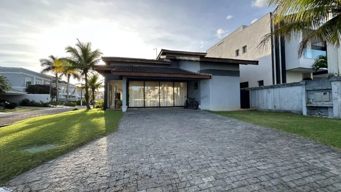 Casa de esquina a venda no Condominio Jardim Acapulco na praia do Guarujá