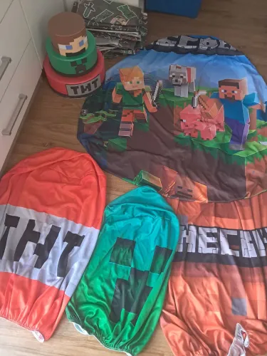 Decoração minecraft 3 capas e tema 1.50, bolo fake e toalhas