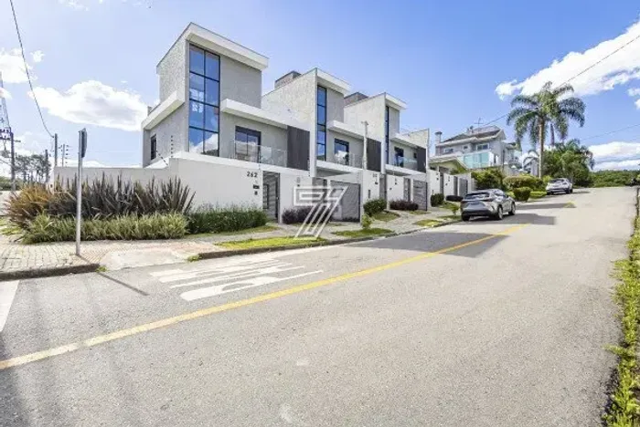 SOBRADO 147M² PRIVATIVOS SANTO INÁCIO - 3 QUARTOS, 1 SUÍTE, 3 BANHEIROS, 2 VAGAS DE GARAGE