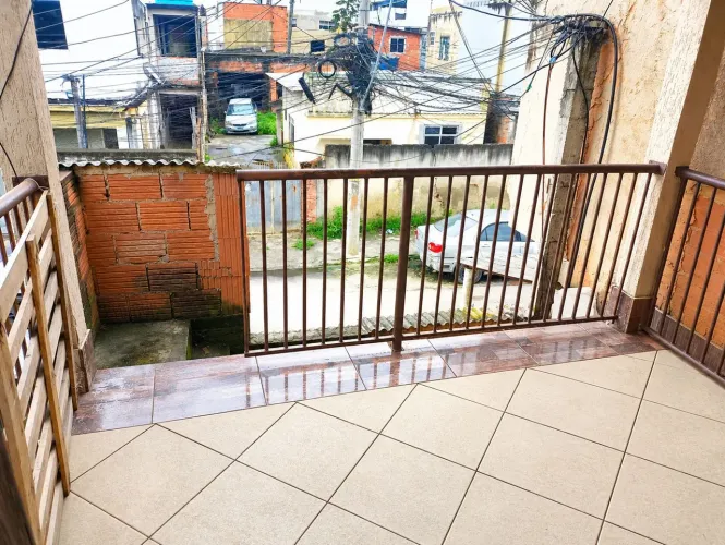 Alugo casa.