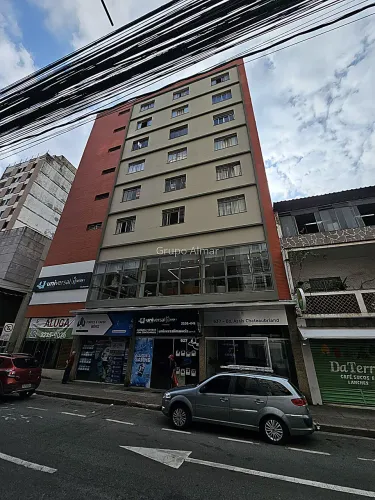 APARTAMENTO TODO REFORMADO - ÓTIMA LOCALIZAÇÃO.