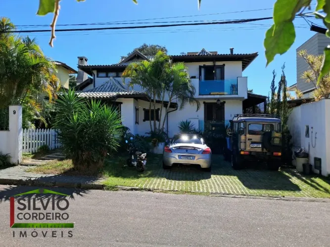Casa com 04 Suítes em Condomínio com Acesso à Praia - Porto da Lagoa