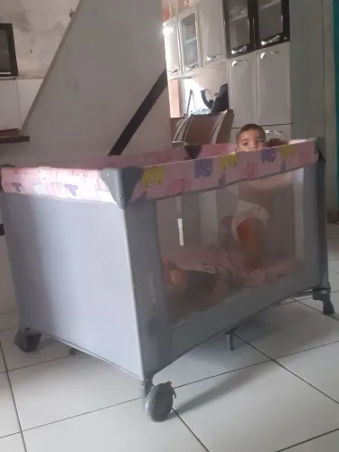 Vendo berço   chiquerinho ..bacia e carinho tudo bem conservado...
