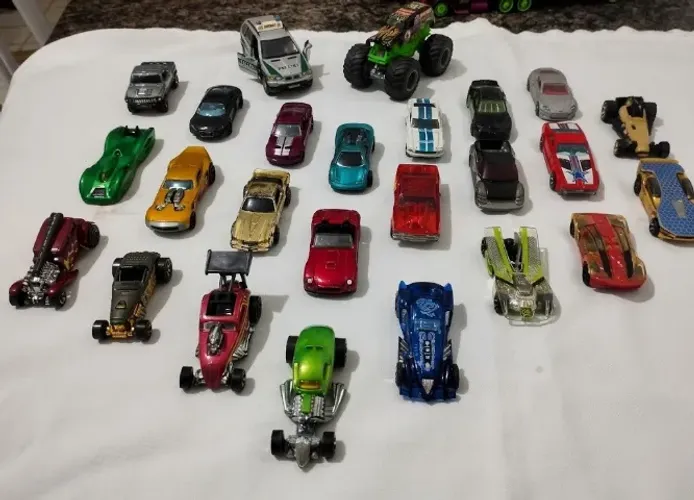 Coleção Hot Wheels Mattel 25 Peças + Lançador Duplo (Vendo também Avulso)