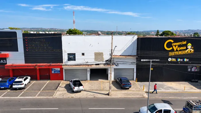Amplo Galpão Comercial (790m²) para Locação no Setor Cândida de Morais - Goiânia/GO